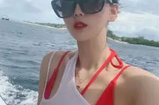 33岁男星刚红就塌房！牵手小3岁女星甜蜜逛街女方疑似有男友