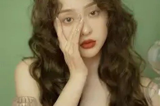 杨幂曝潜规则：陪睡是低级手段众星接连爆料内娱耻辱布被撕开